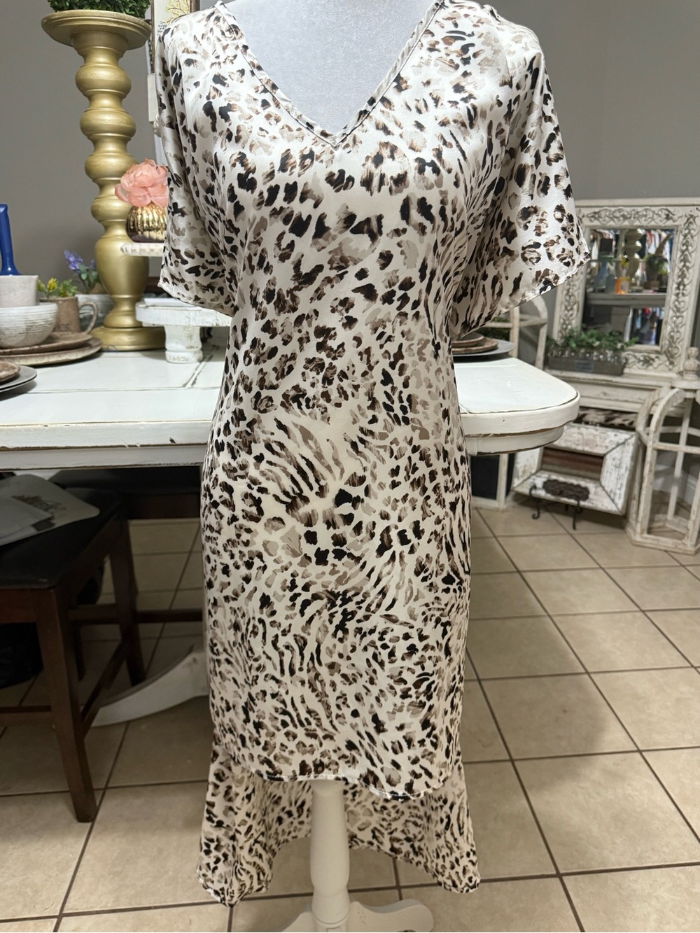 Entro Leopard Print Satin Caftan Dress | V-Neck | Flowy, size small oversized - Picture 10 of 13